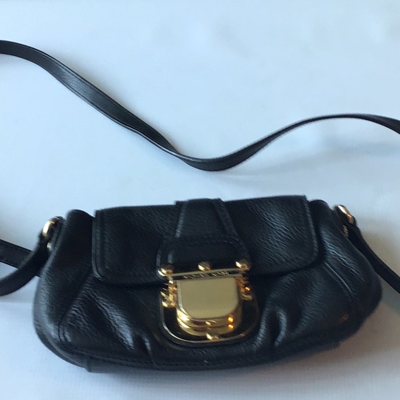 Michael Kors Handbags - Michael Kors Crossbody purse black leather
